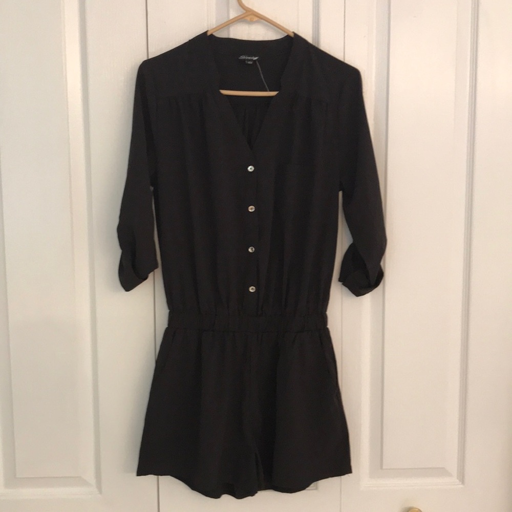 Black V-neck Romper - Picture 2 of 4
